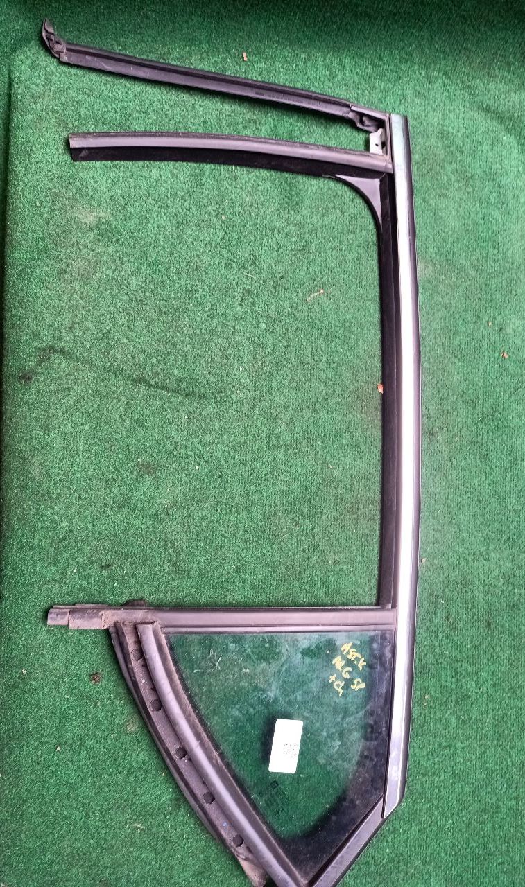 Left rear window, 5-door, with chrome trim