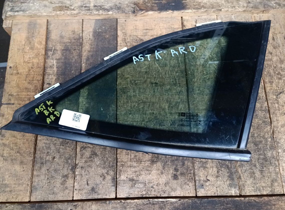 Rear right window (estate)