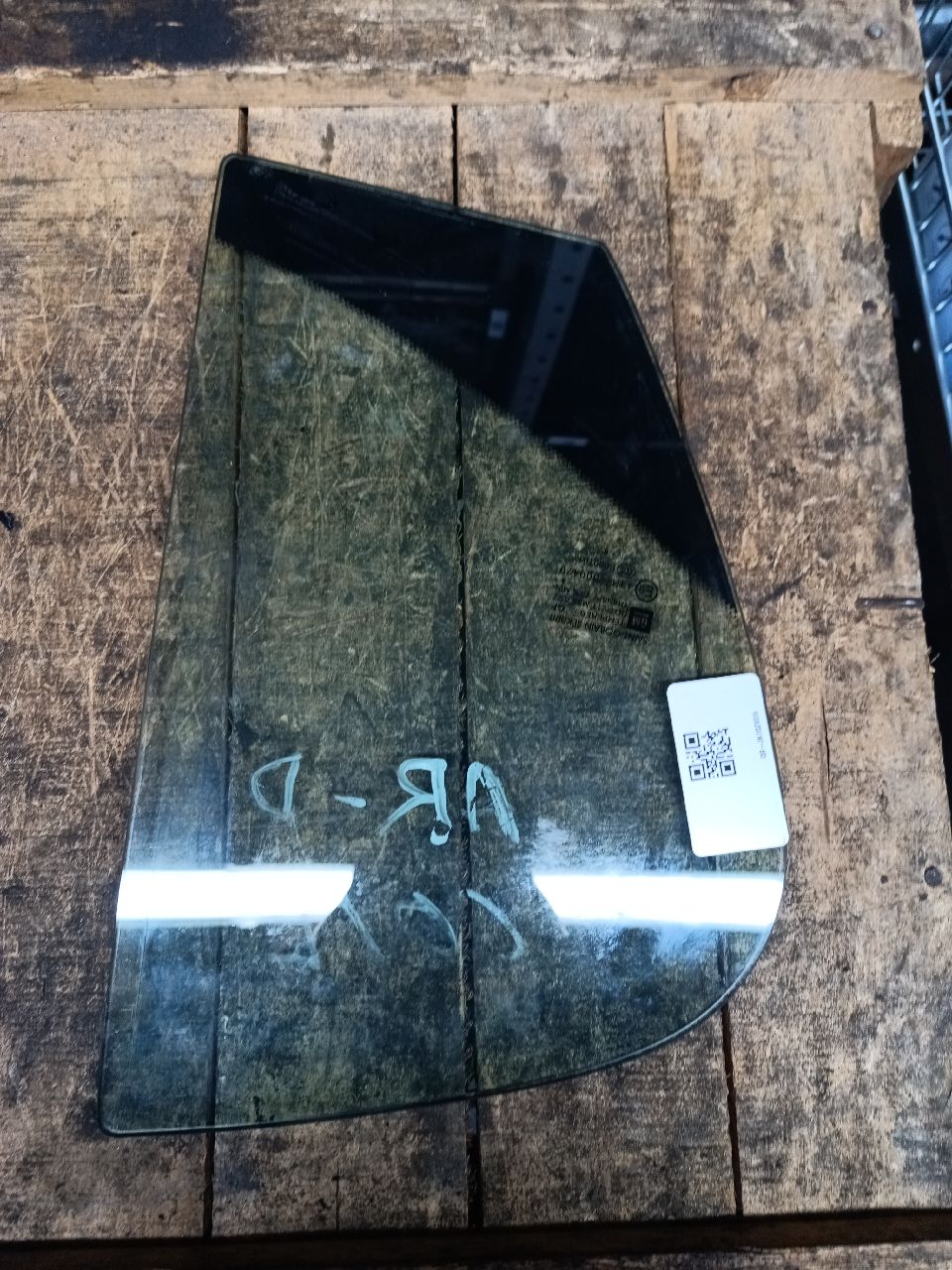 Right rear window glass
