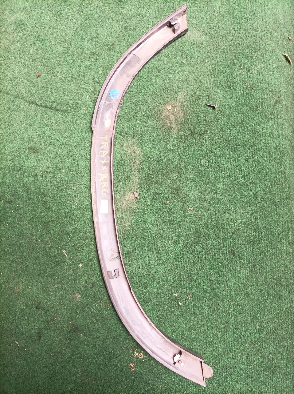 Moulure d'aile arrière gauche