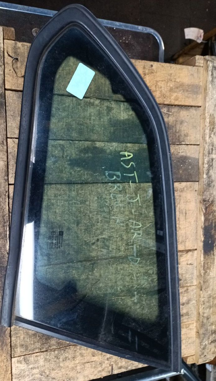 Right rear side window (estate)