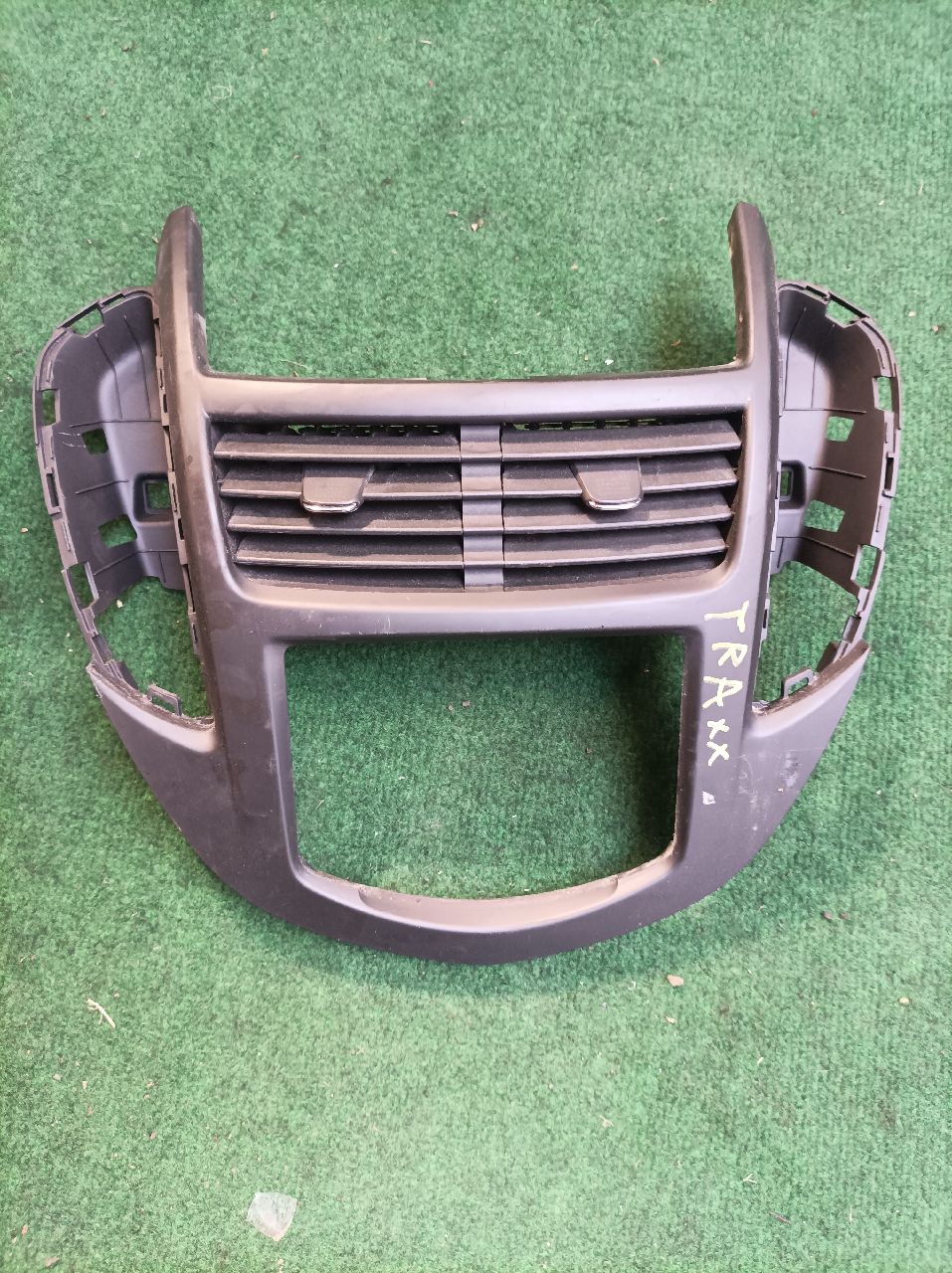 Grille de ventilation centrale Chevrolet Traxx