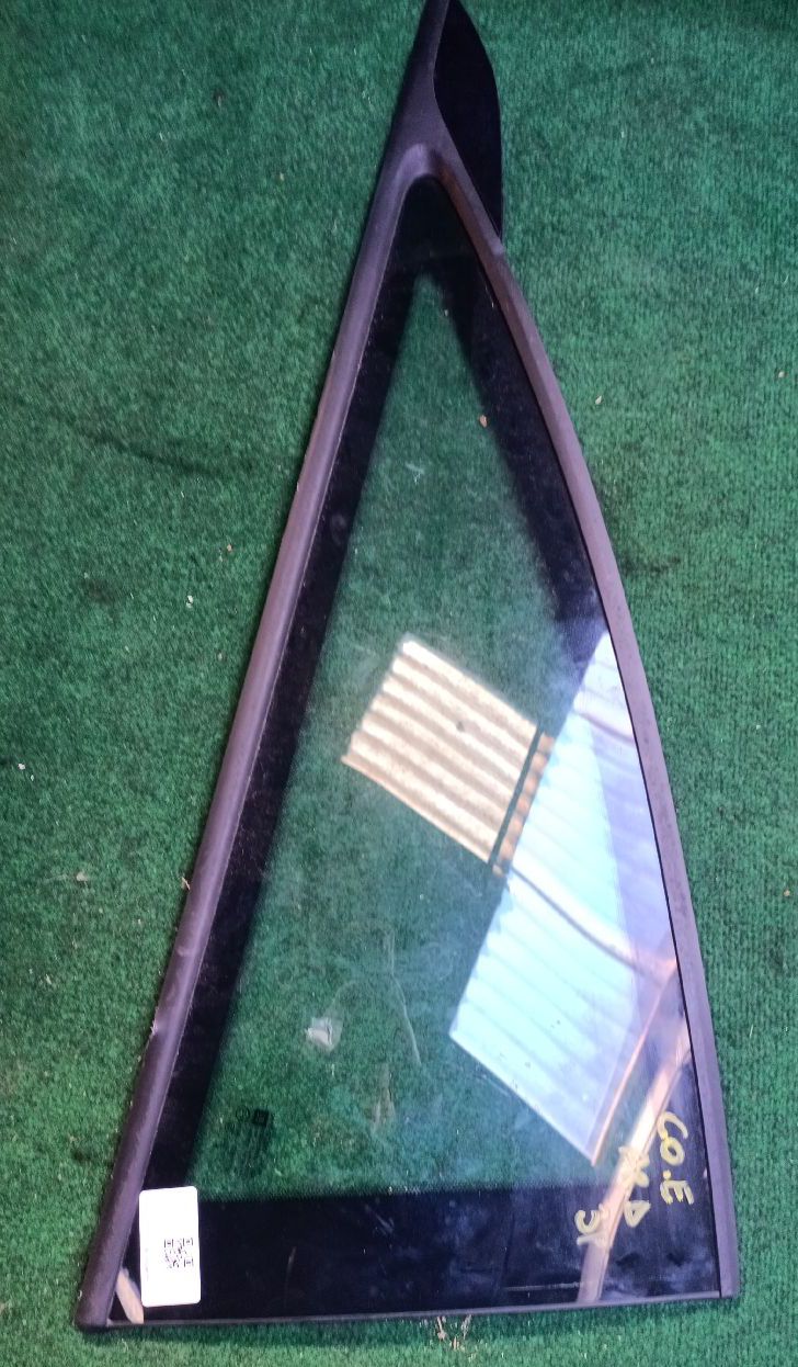 Right rear window (3-door)