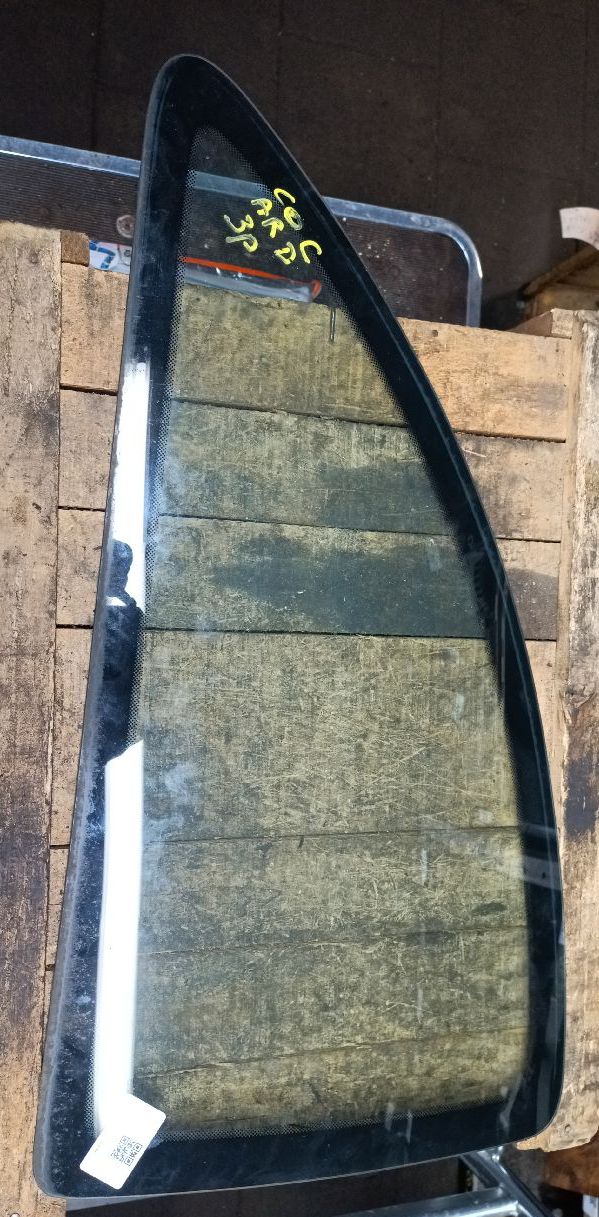 Right rear window (3-door)