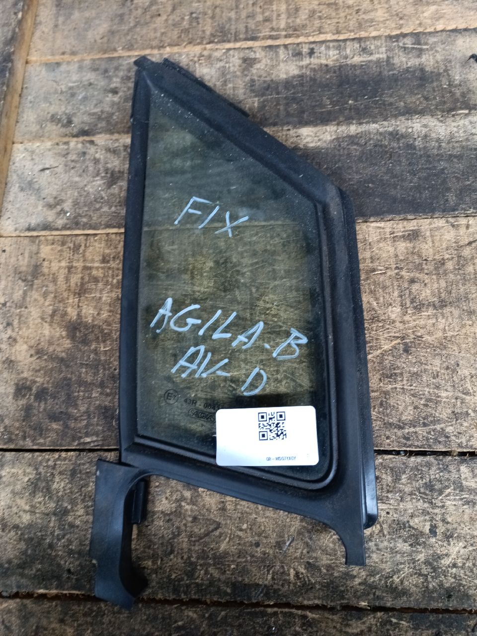 Front right door glass