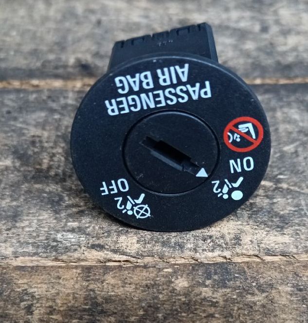 Airbag on/off switch
