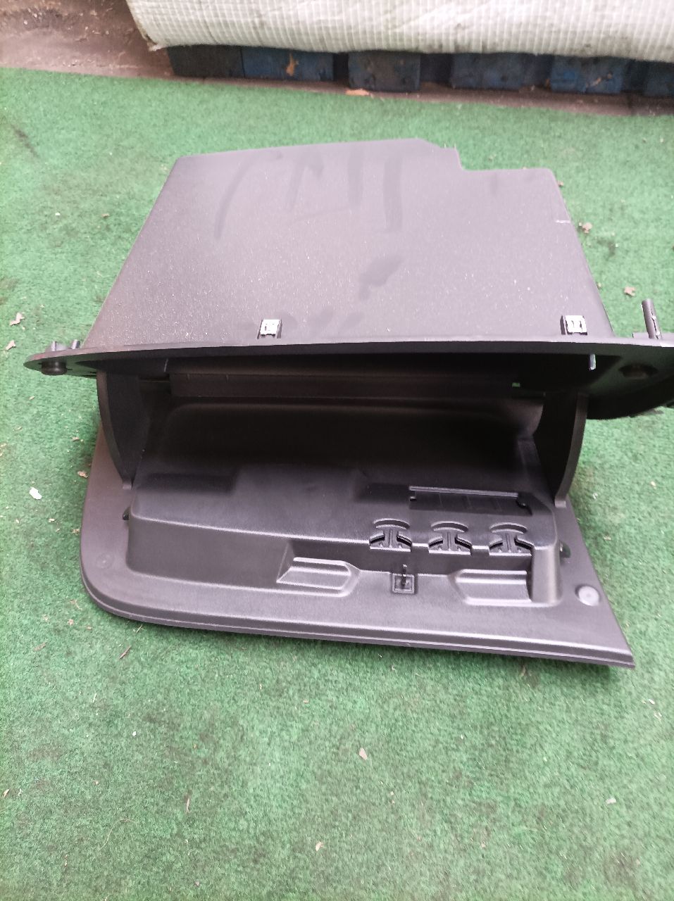 Opel Astra K glove box