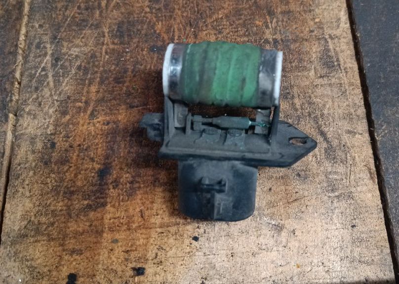 Heater blower motor resistor