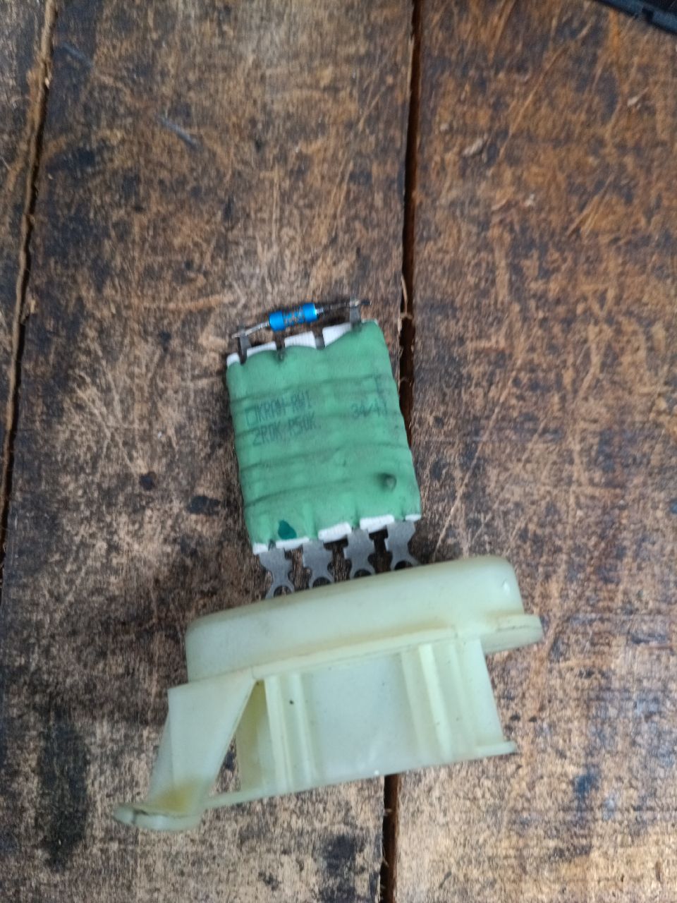 Heater blower motor resistor