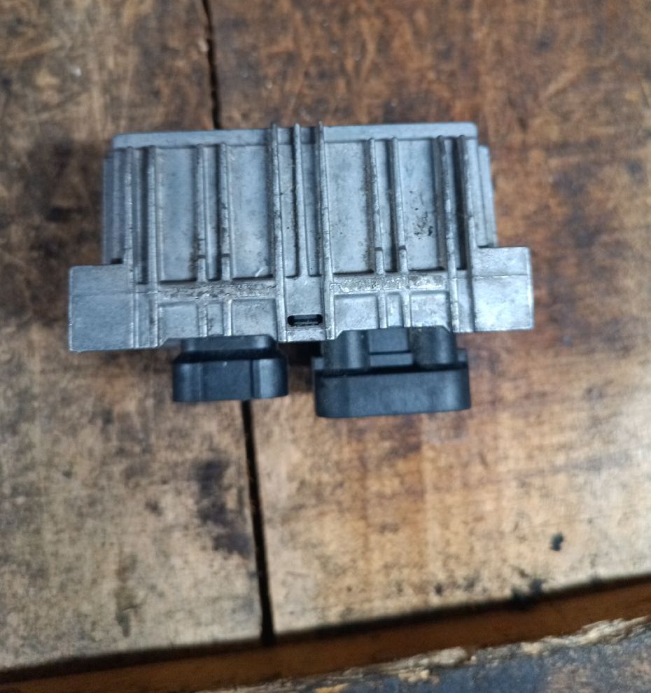 Glow plug relay