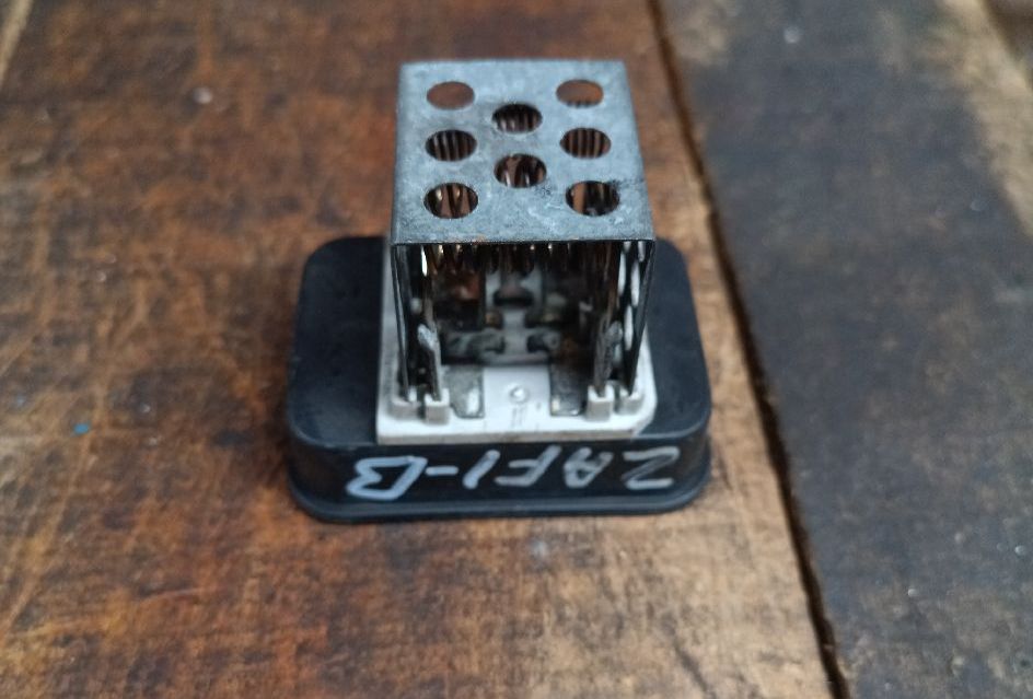 Heater blower motor resistor C6546