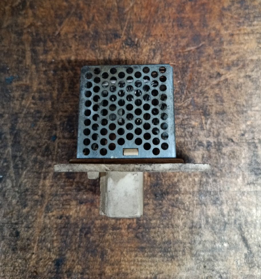 Heater blower motor resistor EA41030753