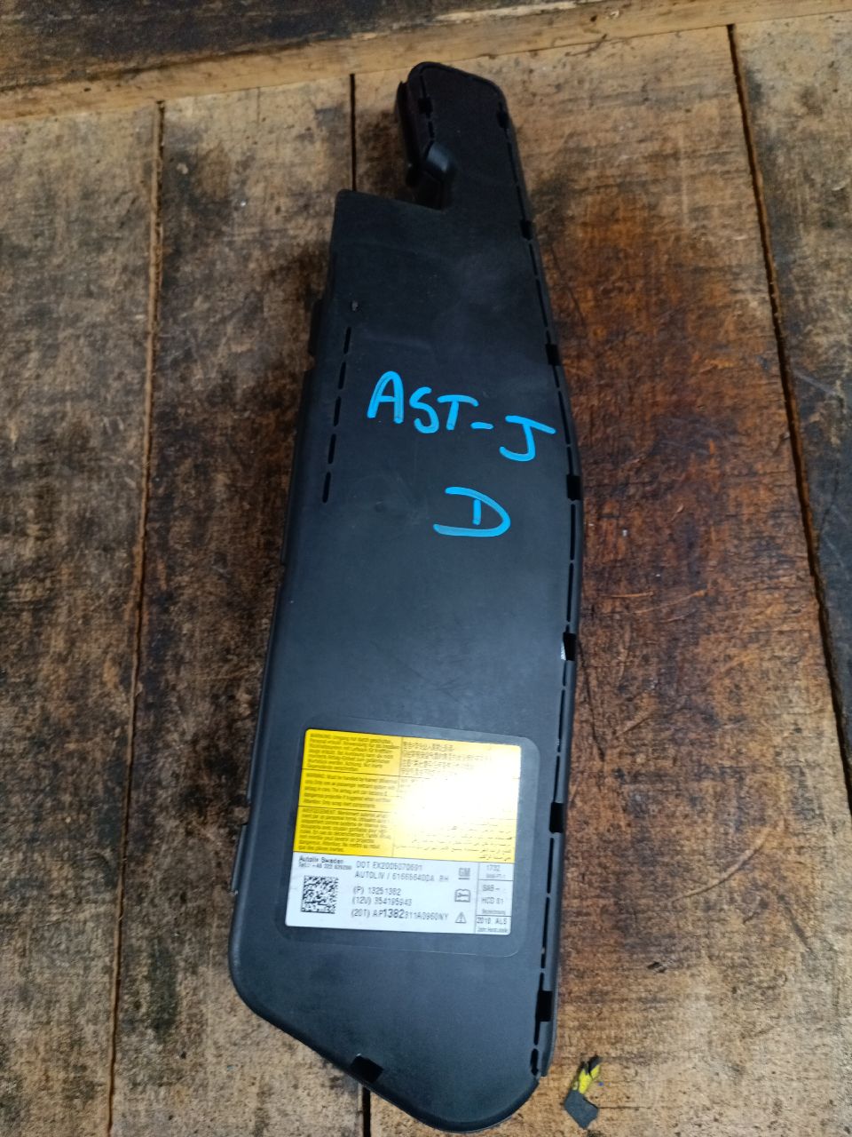 Right-side airbag