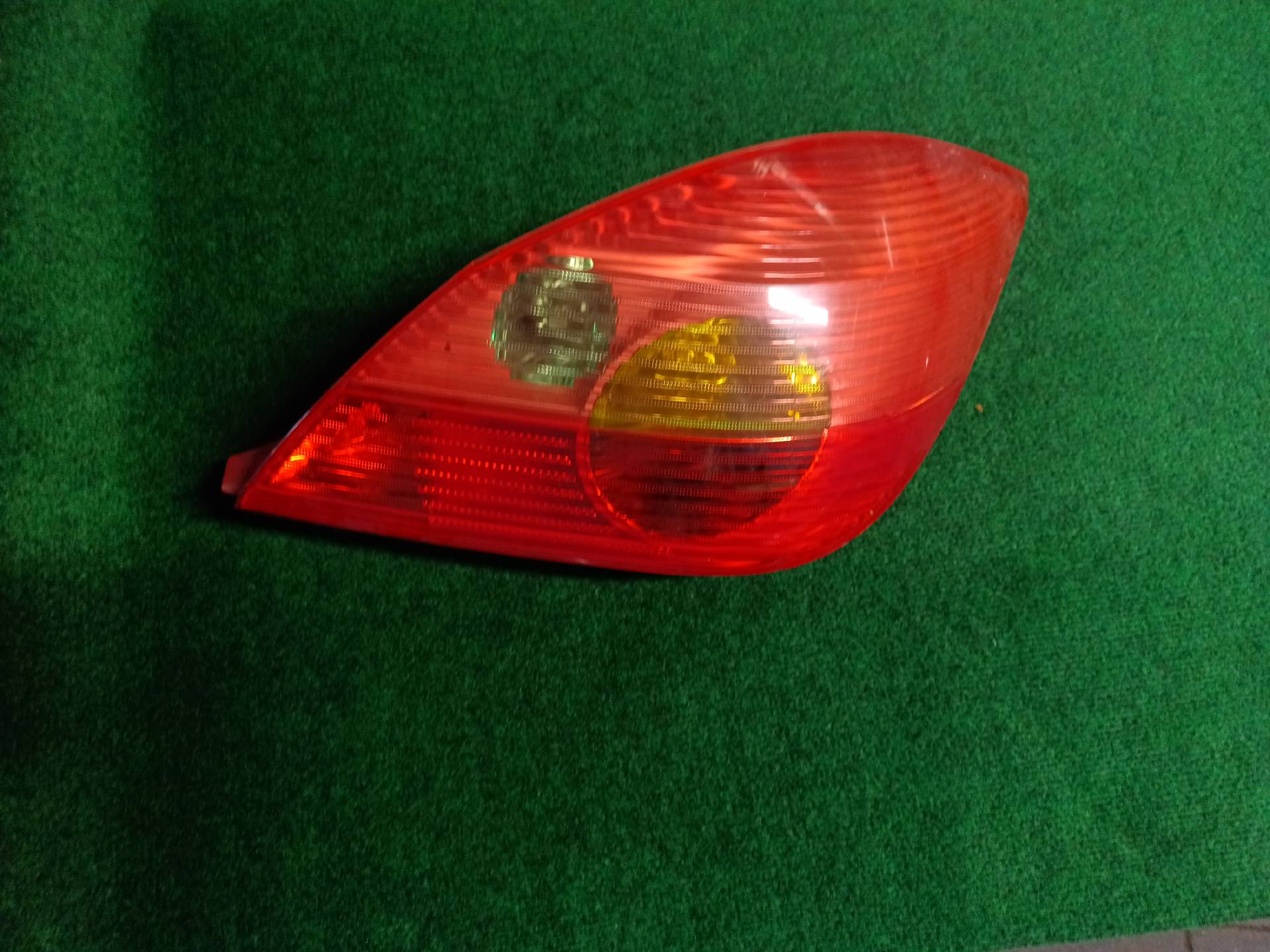 Right taillight for Tigra b twintop