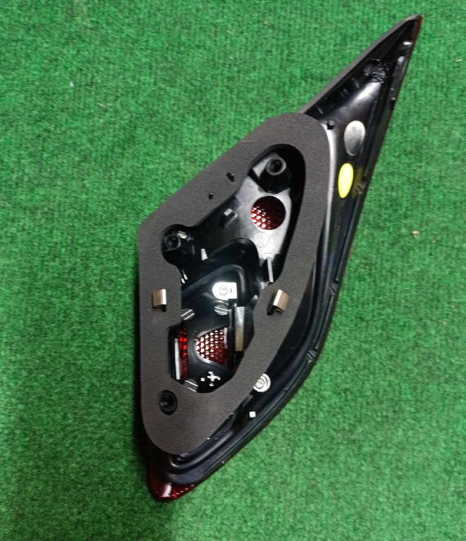 Right rear tail light for 5-door hatchback, smoked