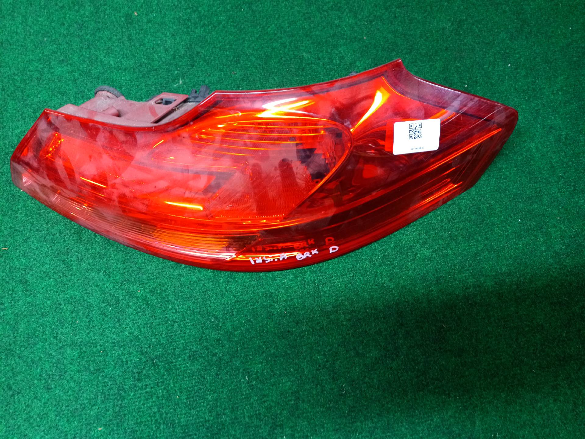 Right rear tail light assembly