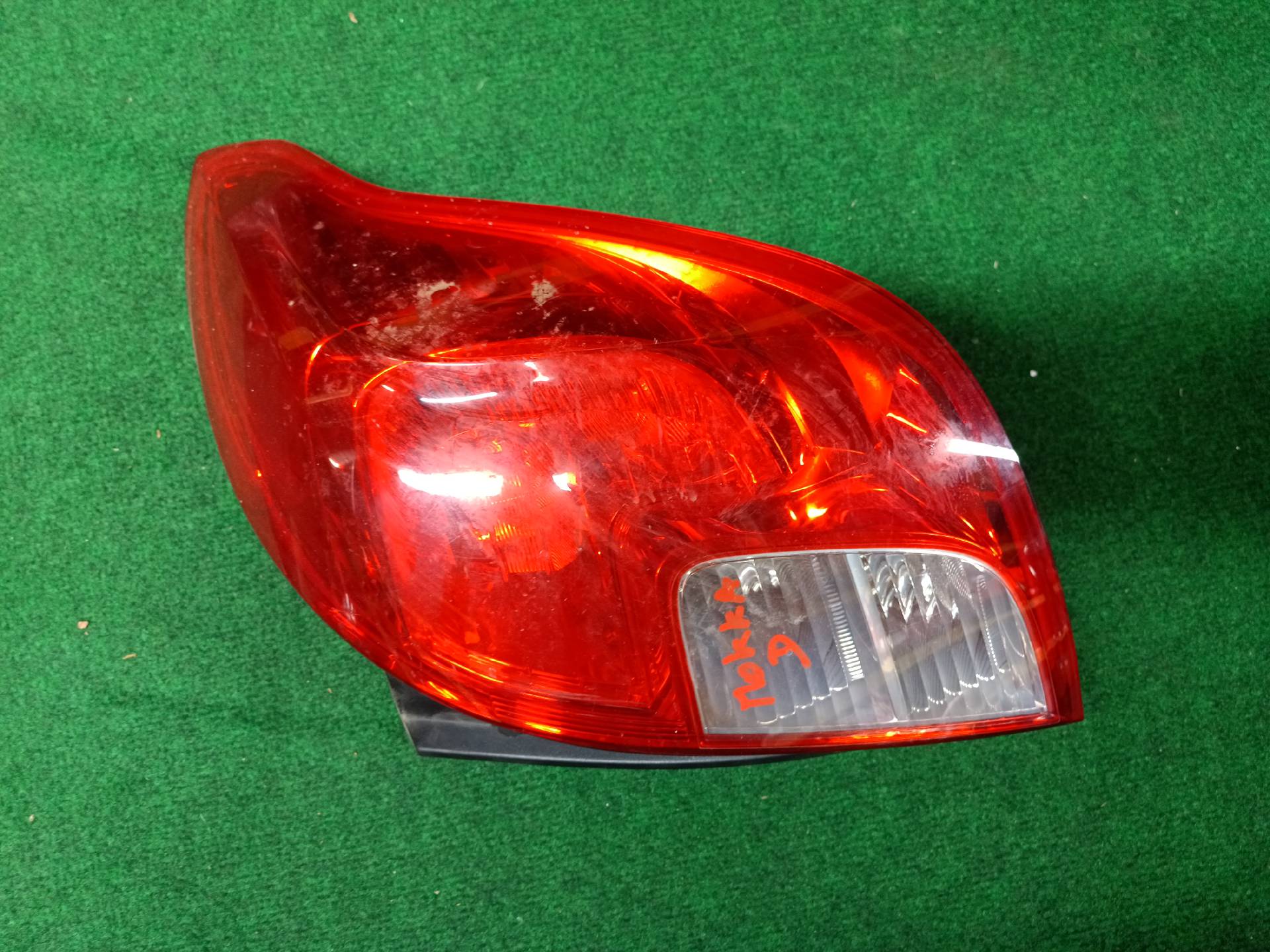 Right rear tail light