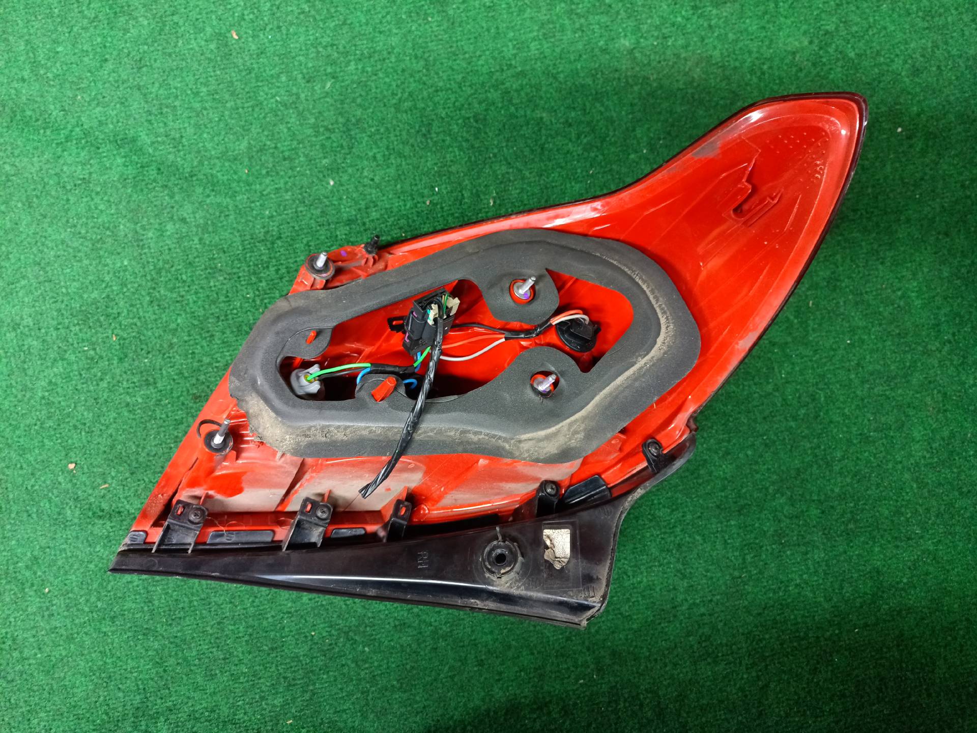 Right rear tail light