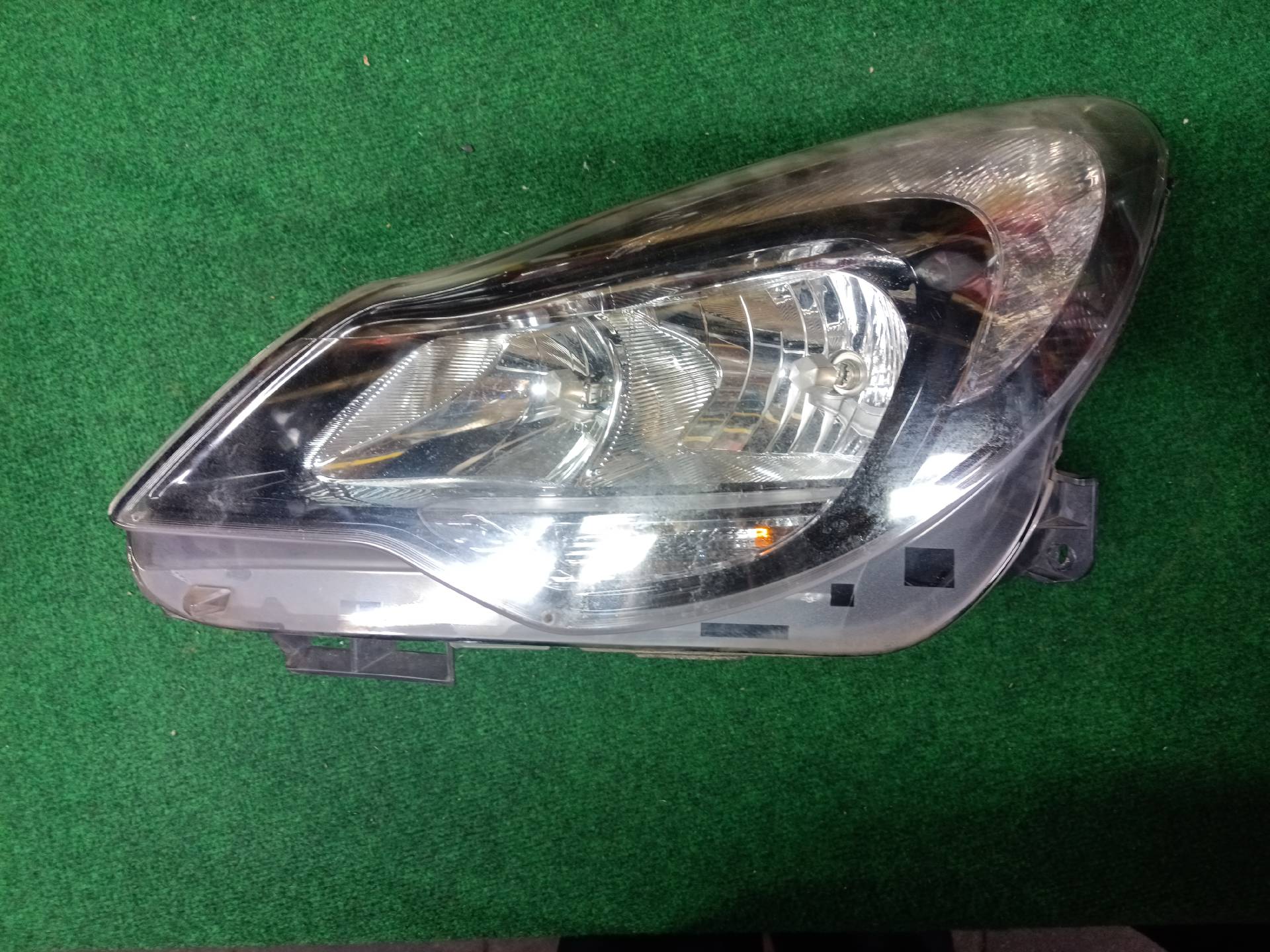 Linker voorkoplamp Opel Corsa D fase 2