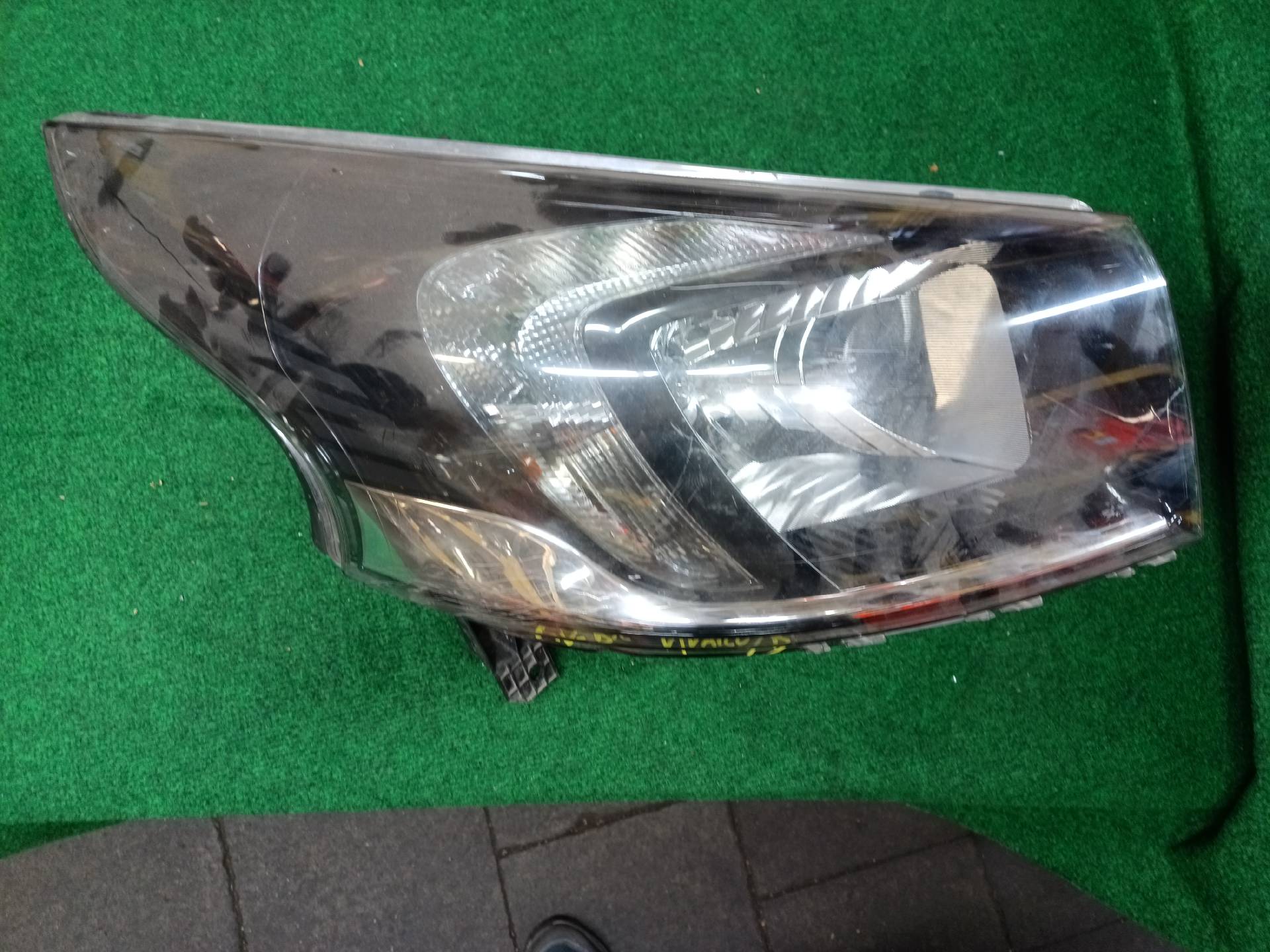 Right front headlight for Vivaro B