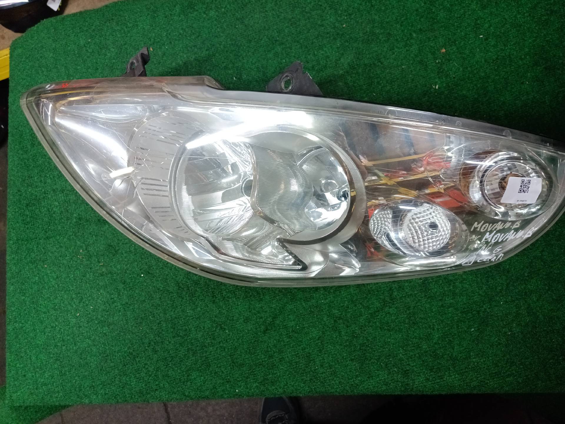 Left front headlight for Movano B with side damage