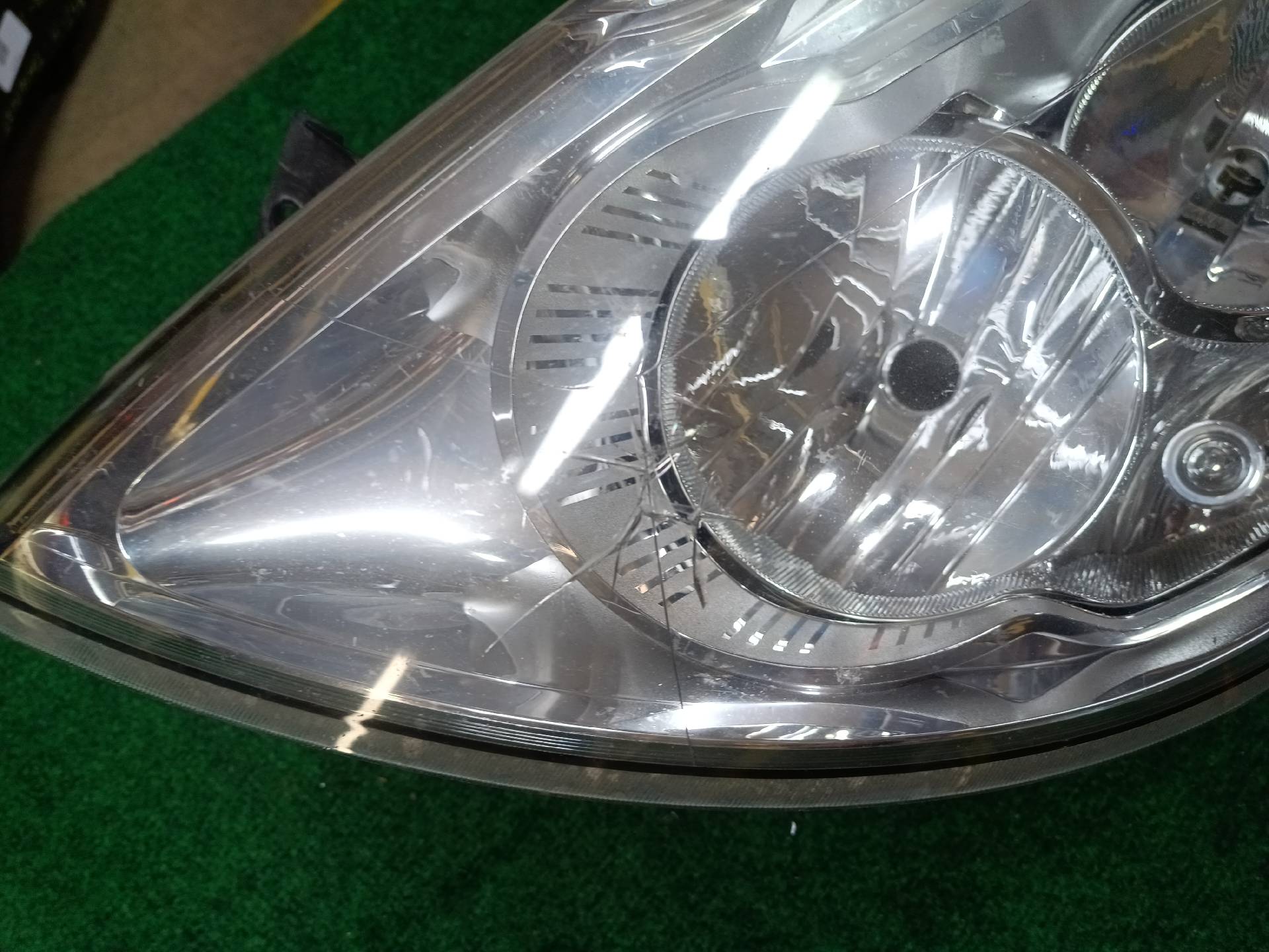 Left front headlight for Movano B with side damage