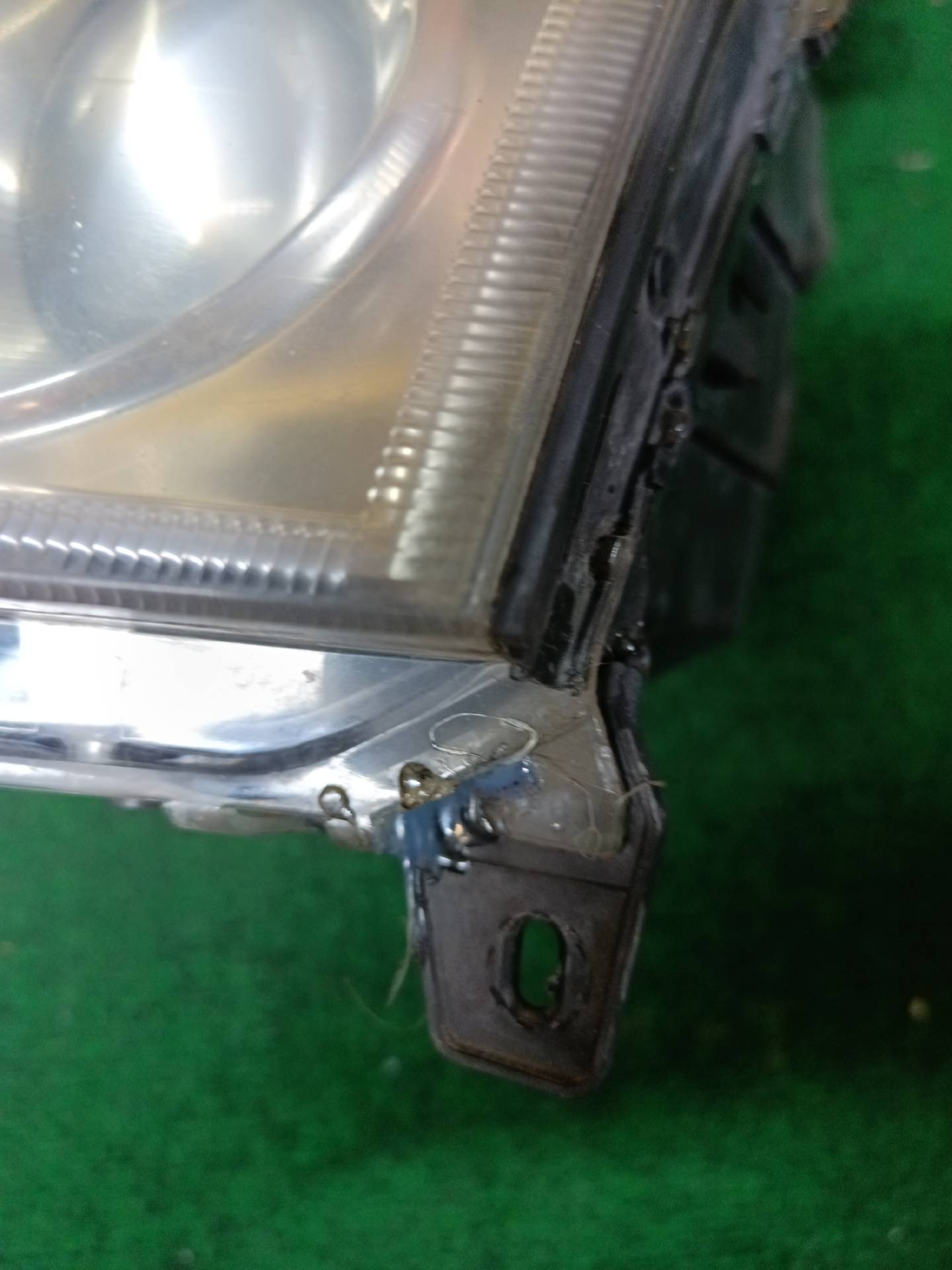 Left front headlight for Vectra C — repaired