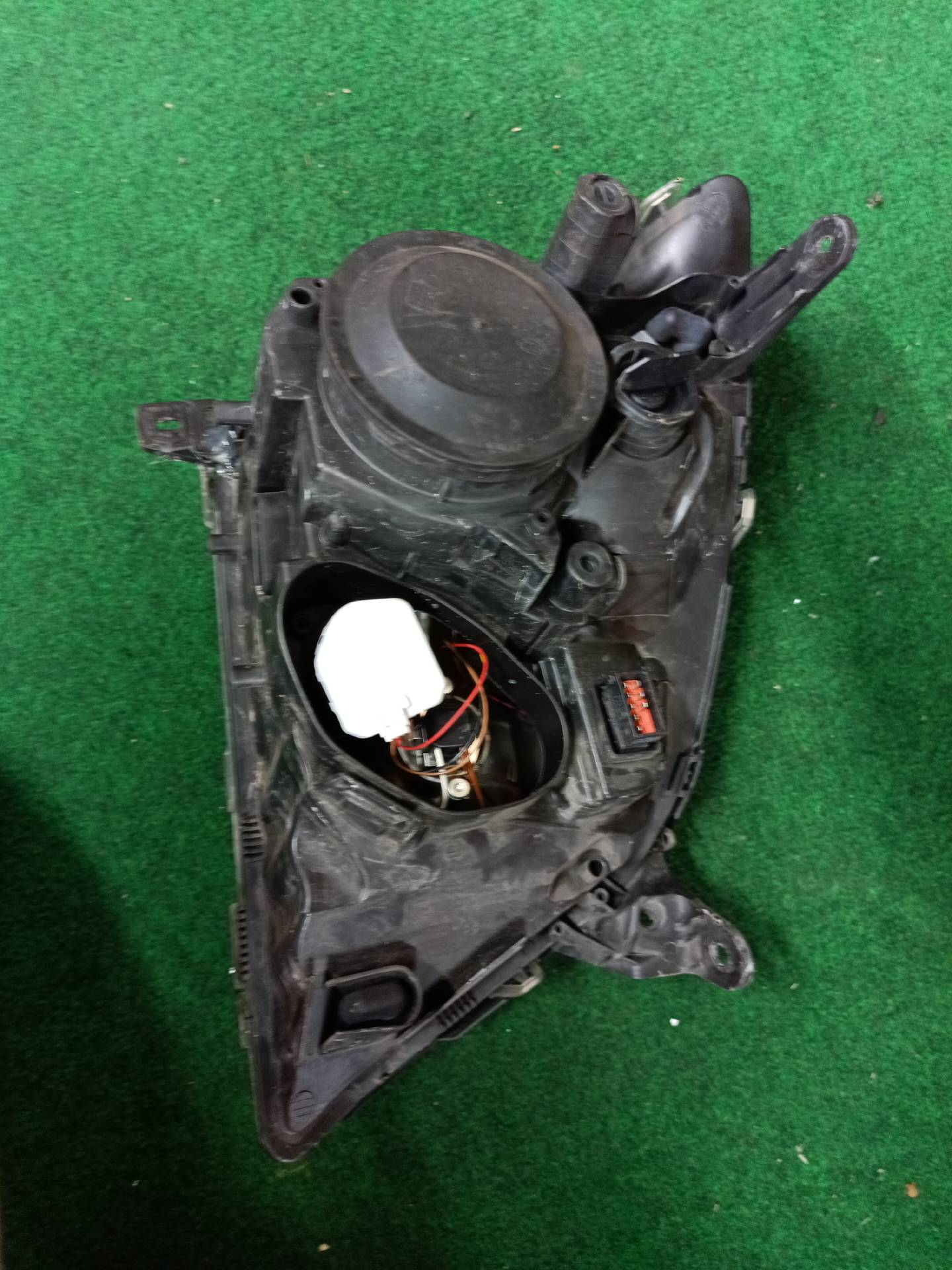 Left front headlight for Vectra C — repaired