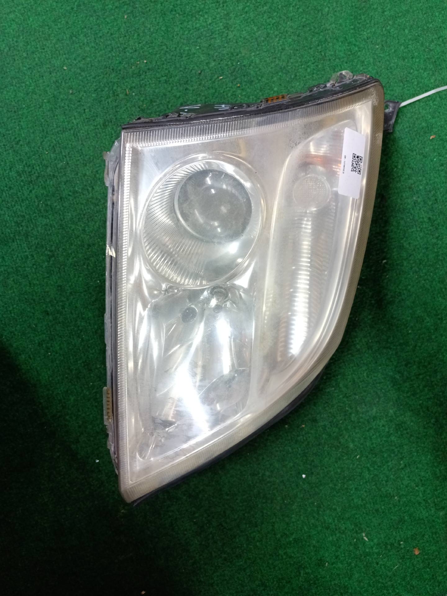 Right front headlight for Vectra C, mounting tab needs repair