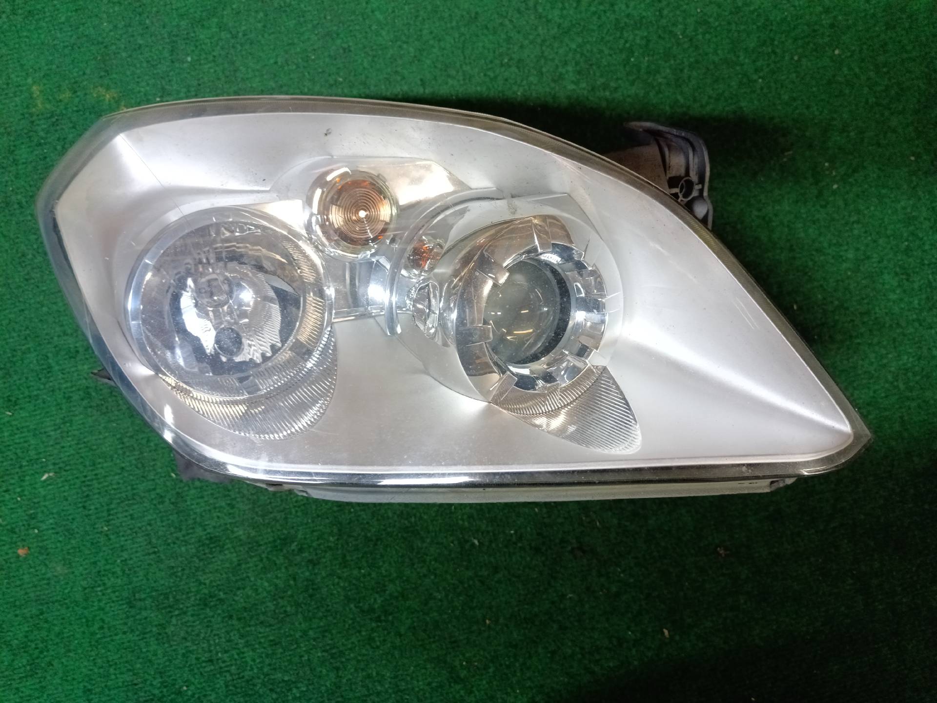 Koplamp rechts voor Tigra B