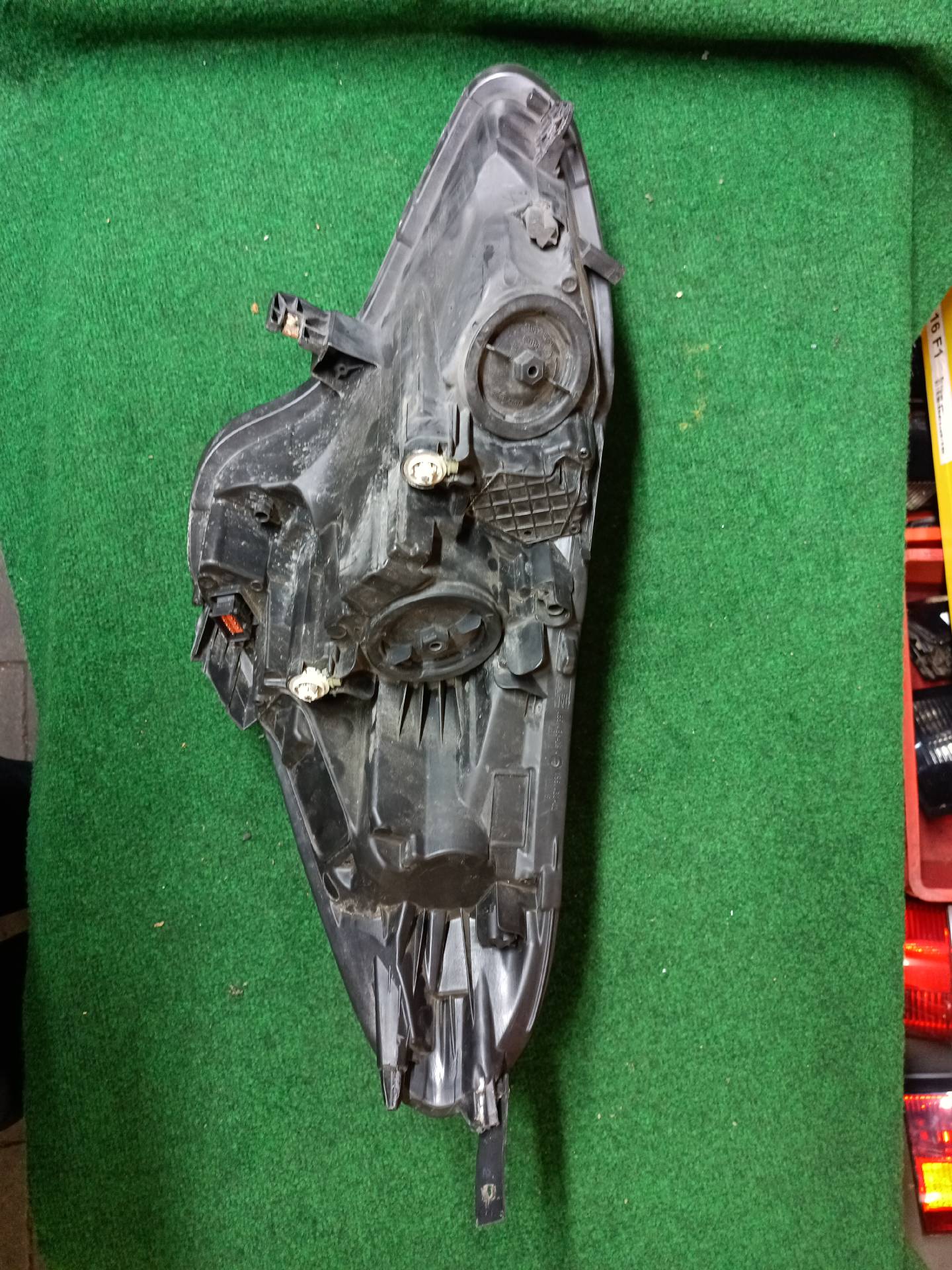 Right front headlight for Corsa E, mounting tab repaired