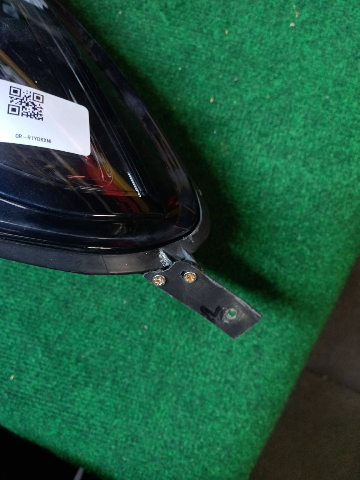 Right front headlight for Corsa E, mounting tab repaired