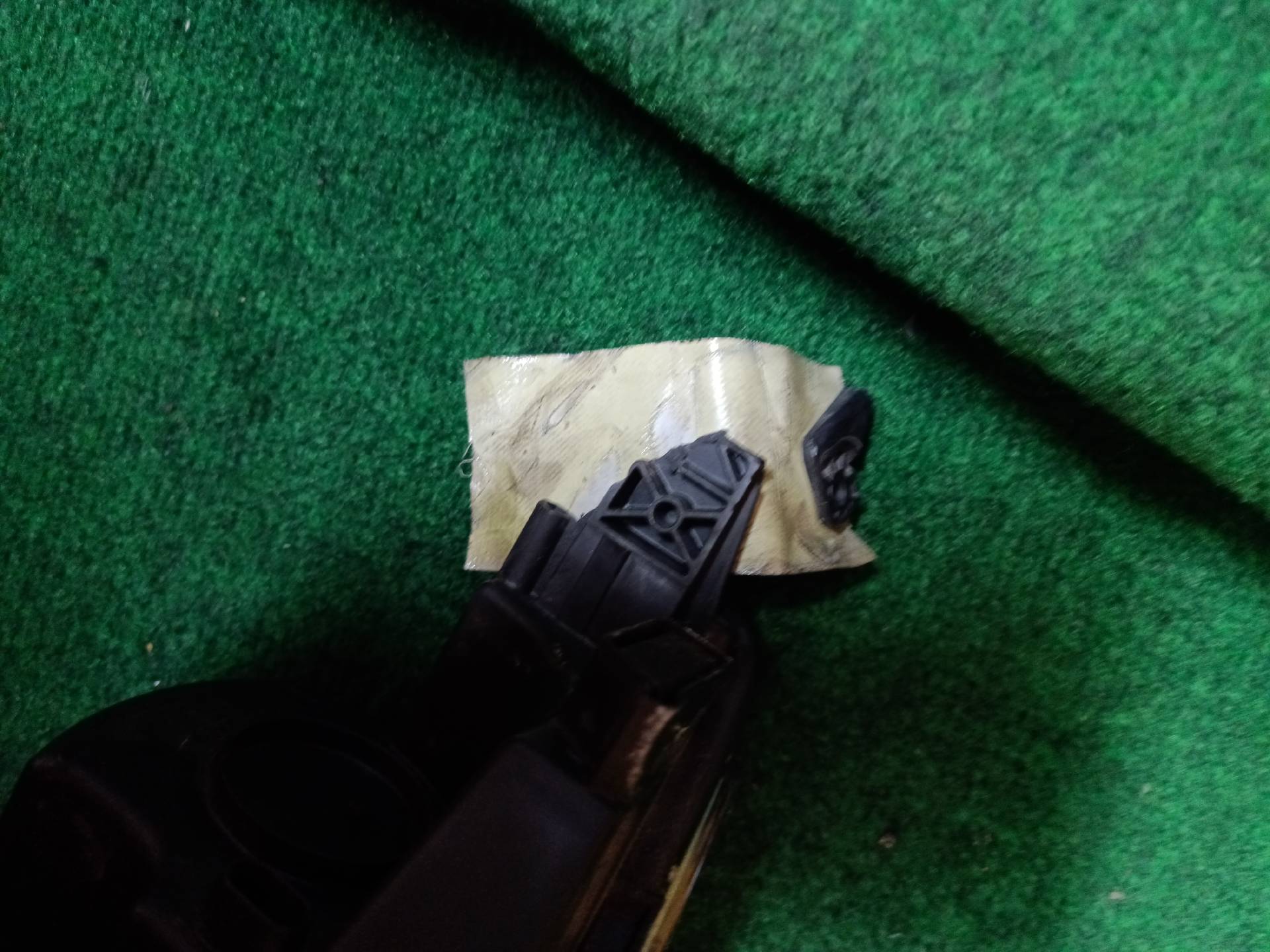 Right front headlight for Zafira C (bracket needs repair)