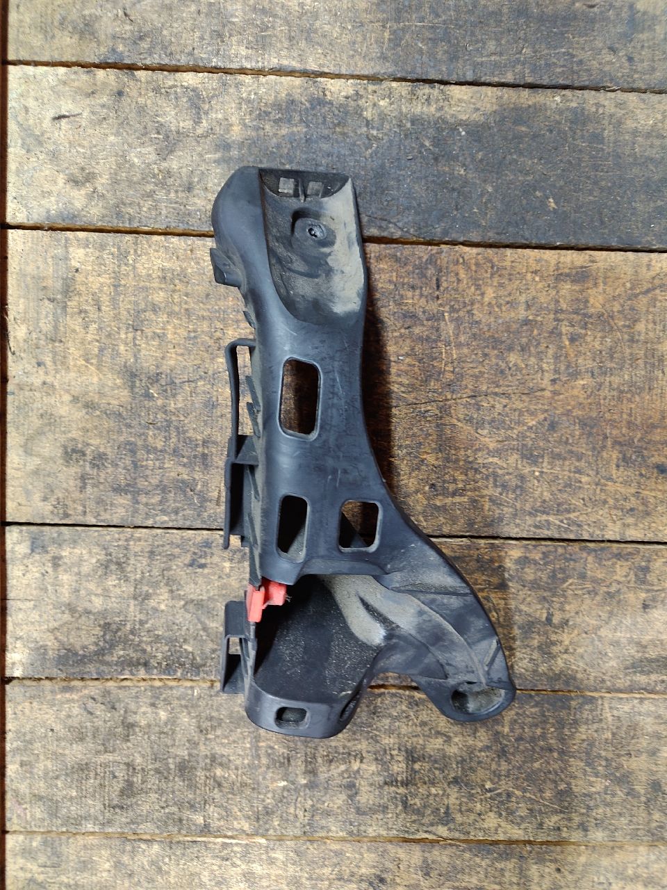 Right rear bumper bracket