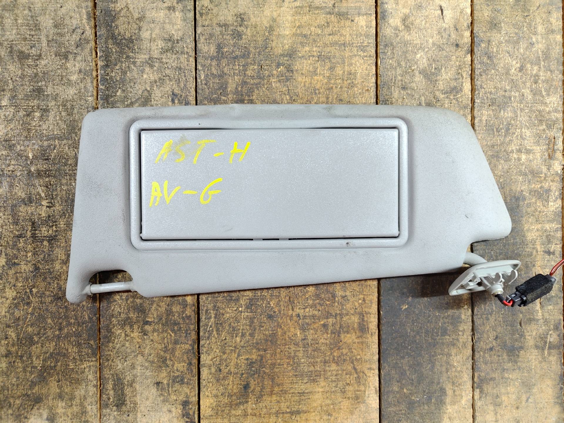 Front left sun visor with mirror
