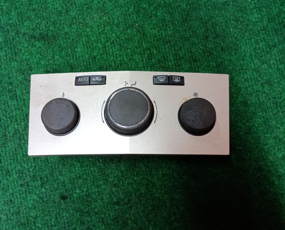 Gray 4-button climate control switch