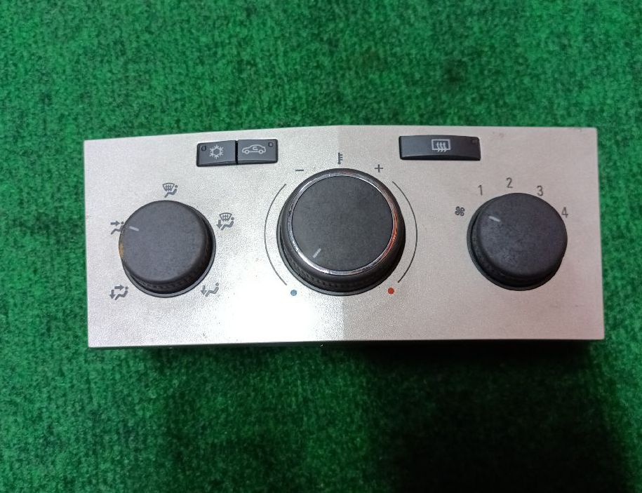 3-button golden-grey climate control knob