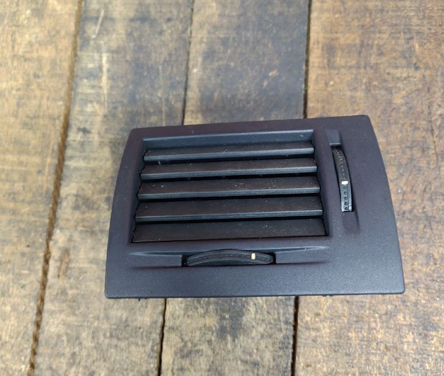 Front right air vent