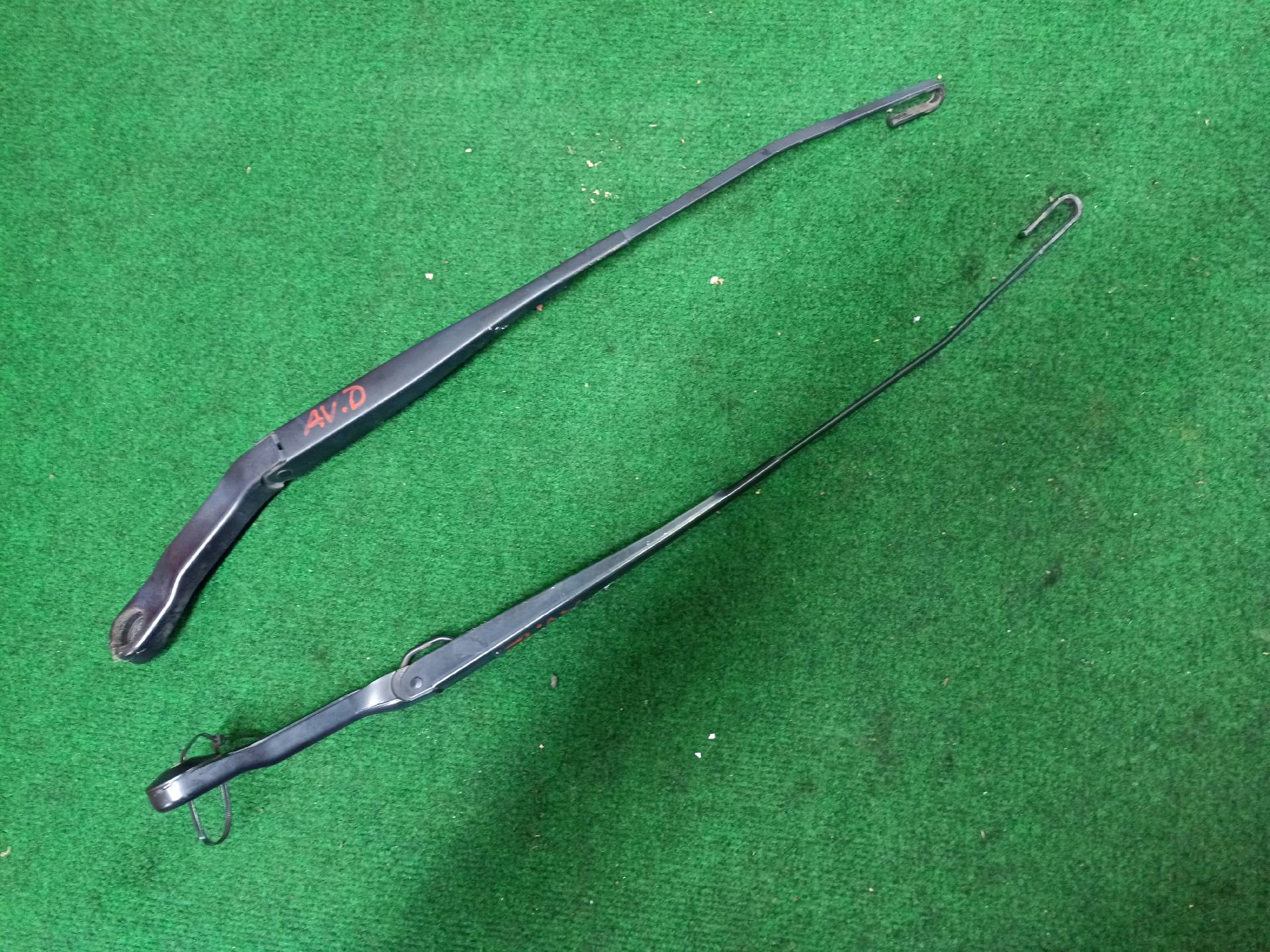 Windshield wiper arm
