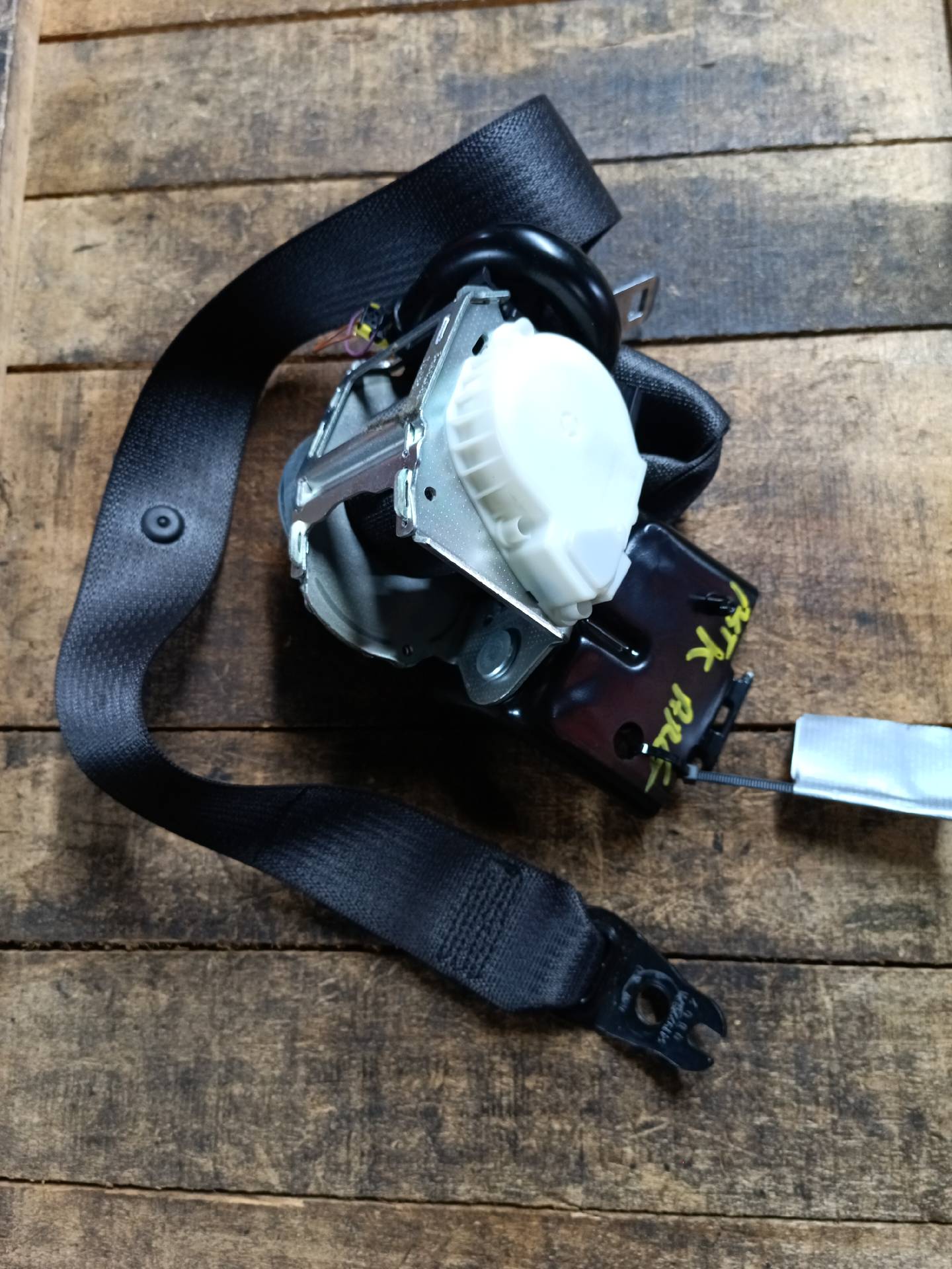 Rear left seat belt retractor for Astra k