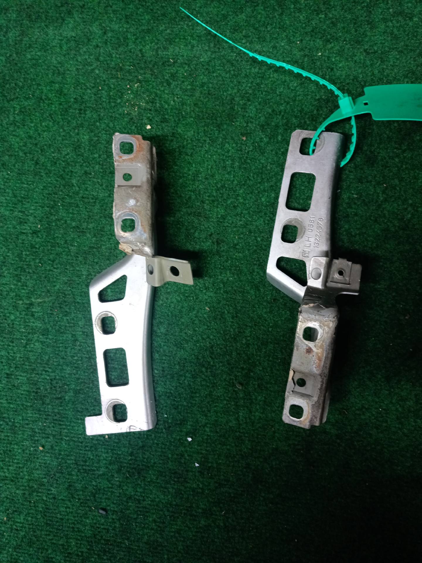 Hood hinge