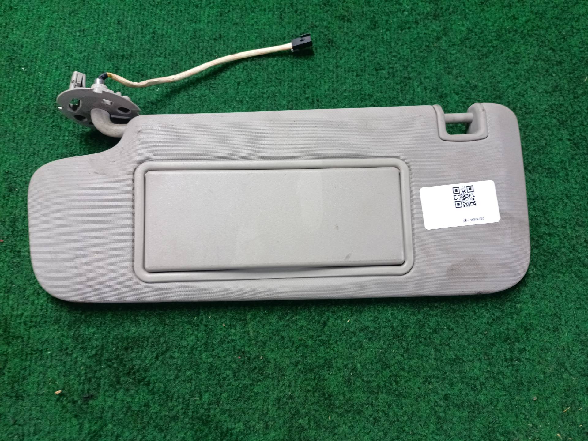 Left sun visor