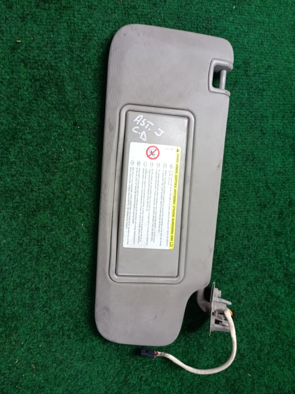 Right sun visor