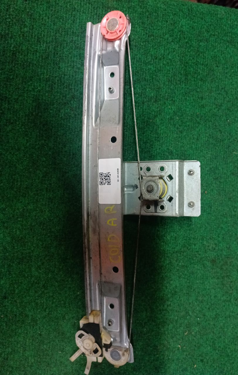 Right rear manual window regulator