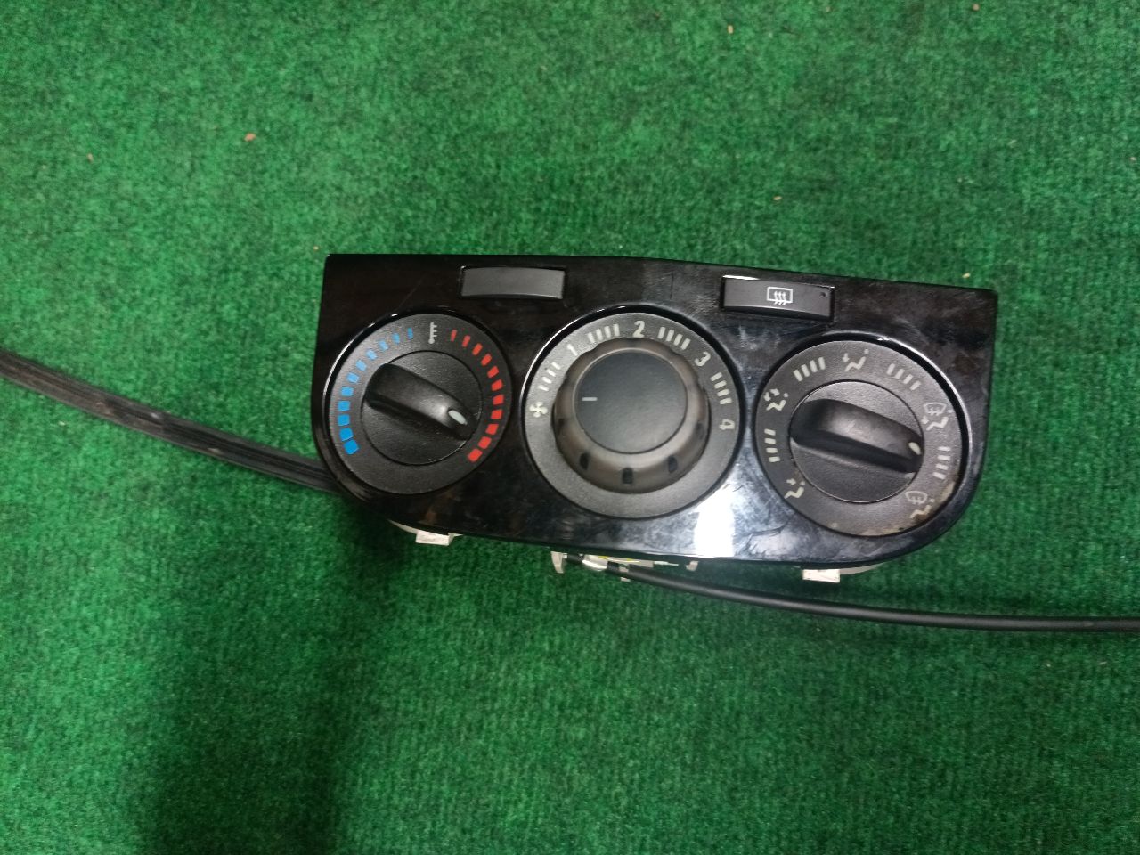 Black 2-button climate control knob
