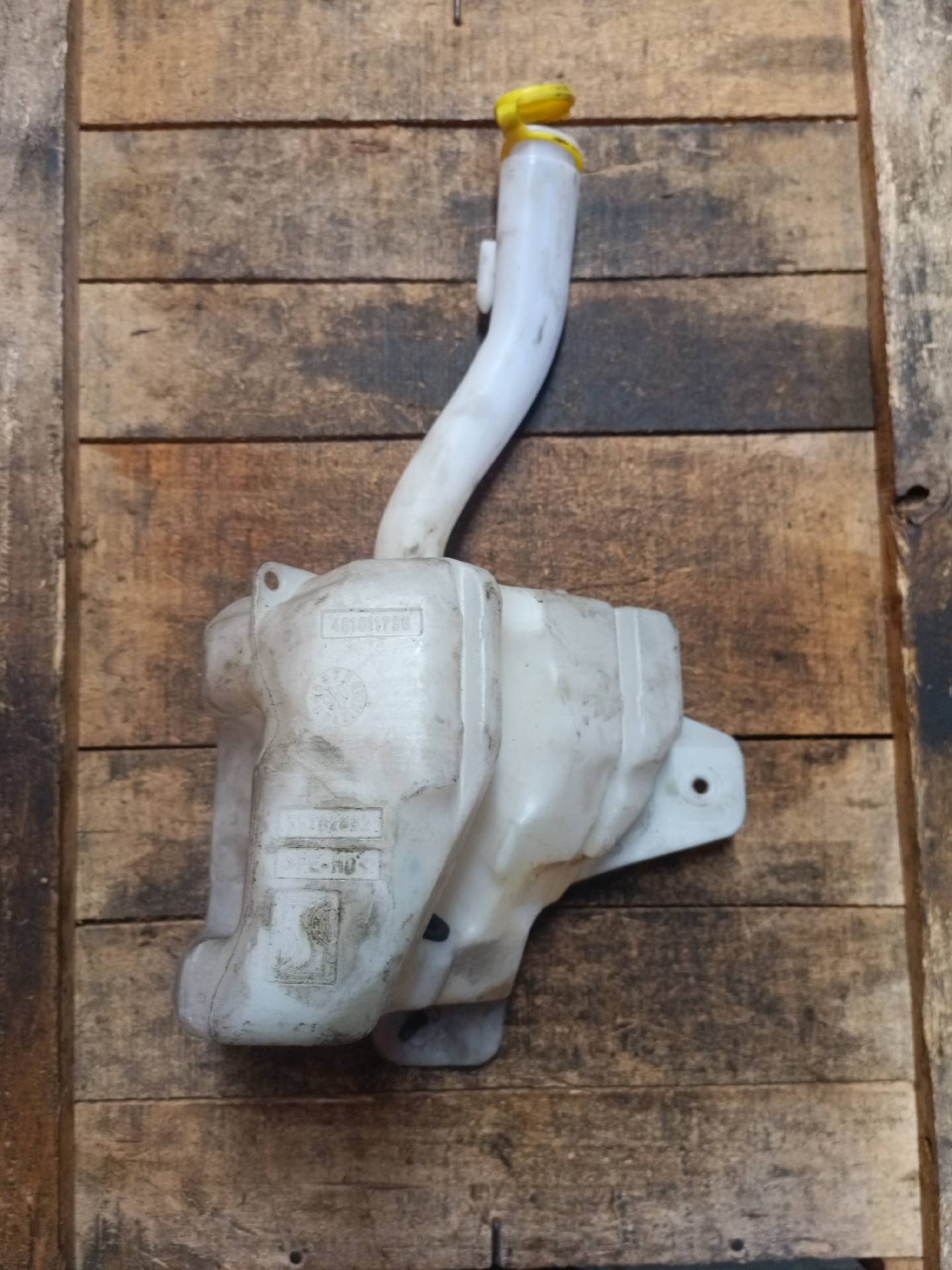 Windshield washer reservoir