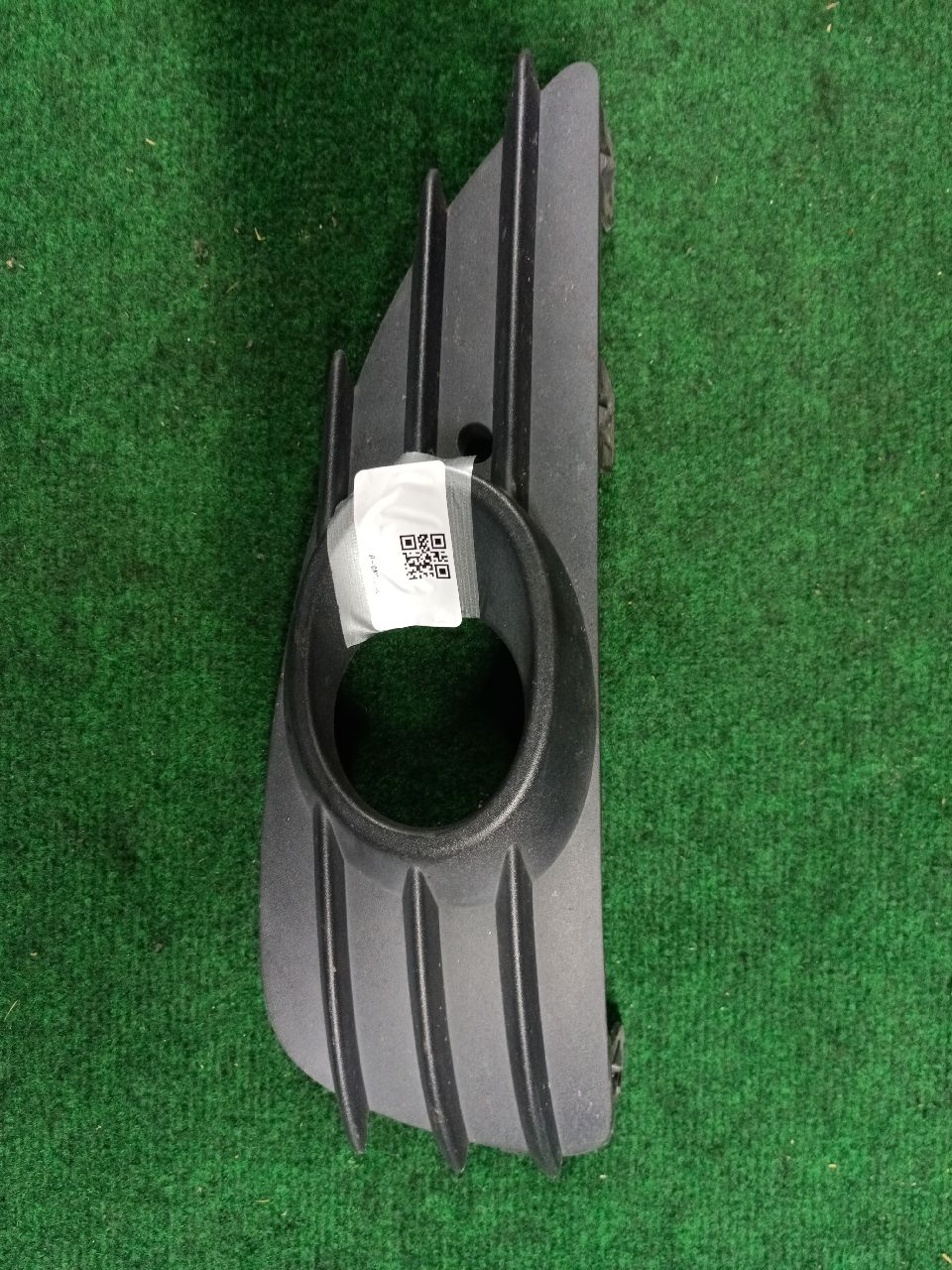 Front right fog light cover (plastic)
