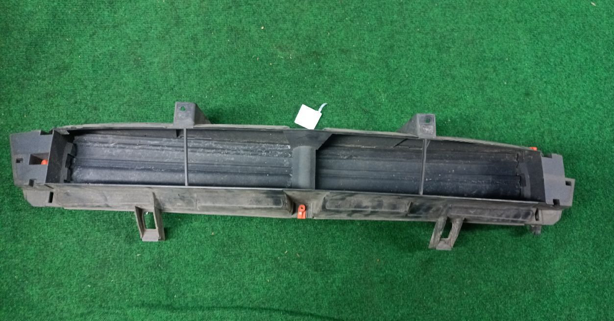Cooling radiator air deflector
