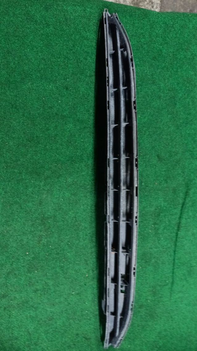 Lower front bumper grille