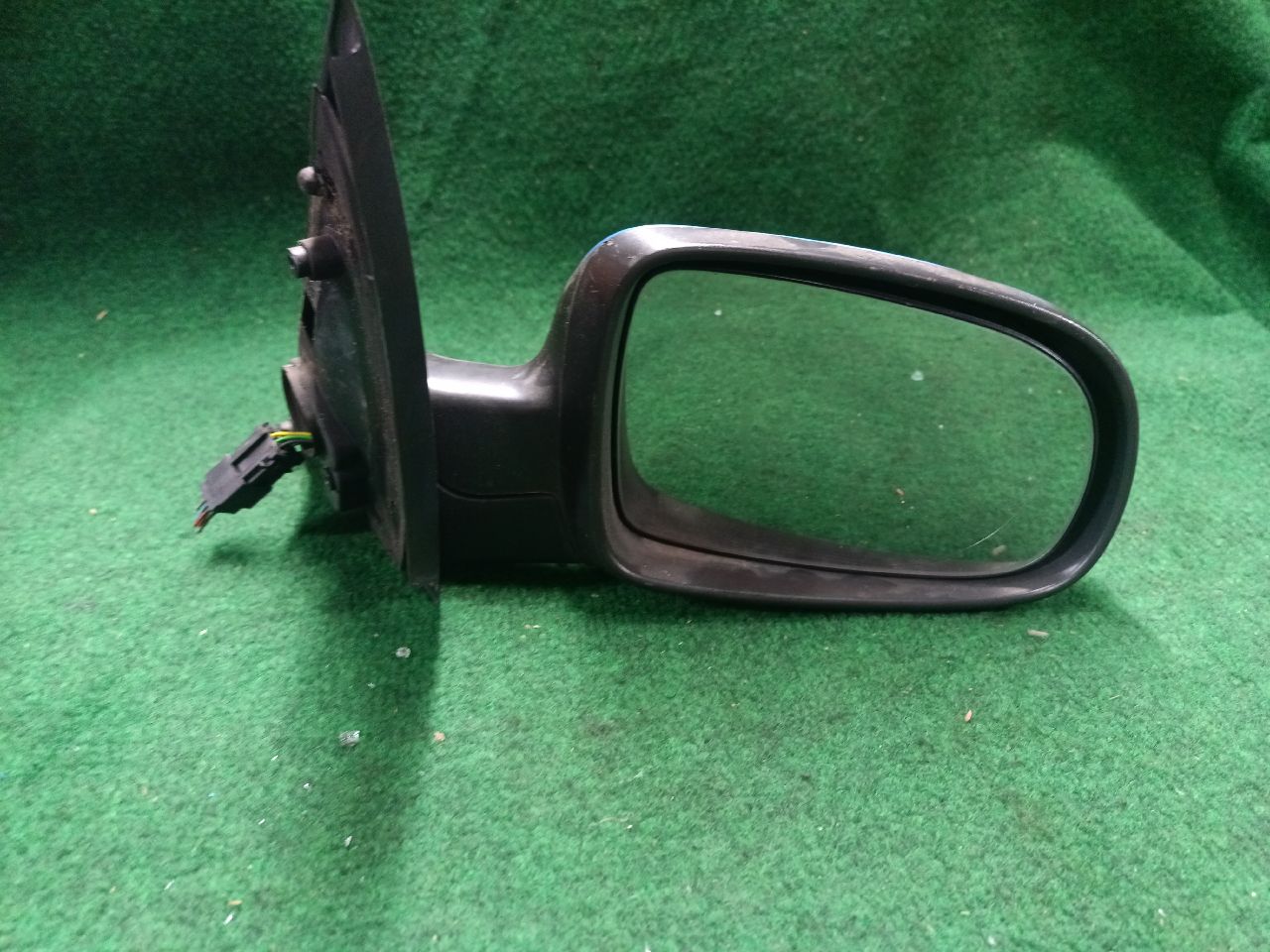 Right electric side mirror